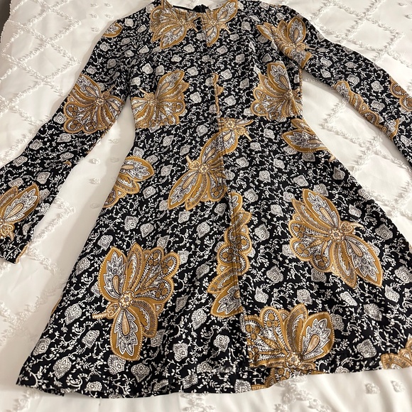 A.L.C. Trixie Mini Dress Printed, 100% Silk Bell Sleeves, Size 0 - Picture 2 of 5